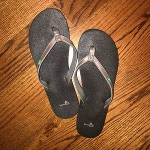 Sanuk sandal flip flops. Worn twice!